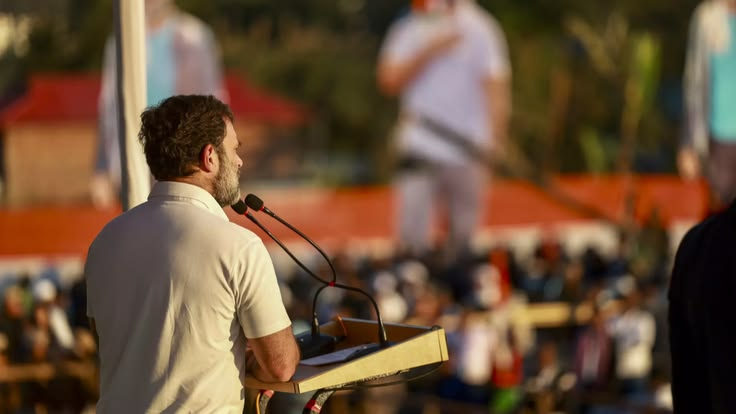 सीवान हिंसा पर राहुल गांधी का केंद्र सरकार पर हमला, बोले- ‘दिल्ली में पैलेट गन, बिहार में AK-47… छात्रों को कुचलना चाहती है व्यवस्था’
