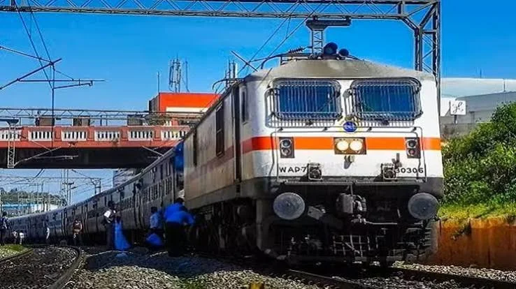 रेल यात्रियों के लिए बड़ी खबर: अब साबरमती नहीं, गांधीग्राम स्टेशन से चलेंगी 3 एक्सप्रेस ट्रेनें, चांदखेड़ा रोड पर भी मिलेगा ठहराव