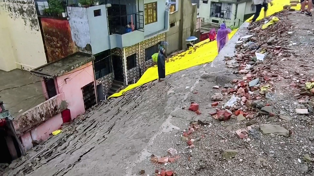 देशभर में बारिश का कहर: 10 लोगों की मौत, उत्तराखंड-हिमाचल में भूस्खलन और बाढ़ से हालात गंभीर