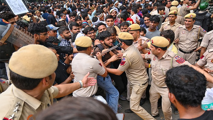 संसद मार्च के दौरान दिल्ली में तनाव, प्रदर्शनकारियों को रोकने के लिए पुलिस की कार्रवाई; CJP आंदोलन की 10 बड़ी बातें